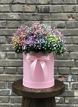 Цветочная композиция из Гипсофила и Розы в шляпной коробке в Истобном