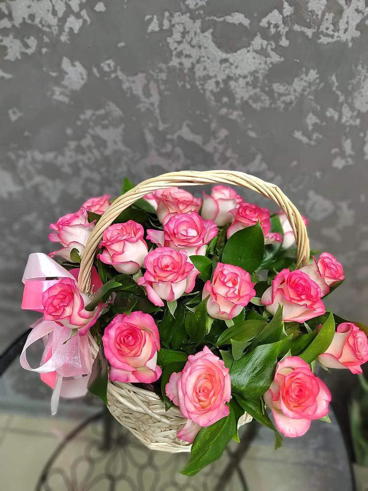 Цветочная композиция из Розы в корзине в Истобном
