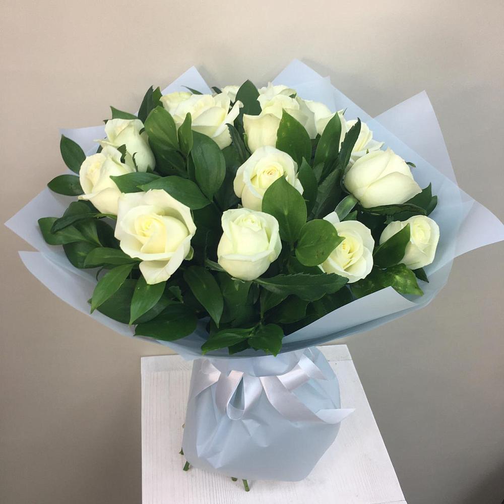 Букет 15 Белых роз Проуд в Истобном