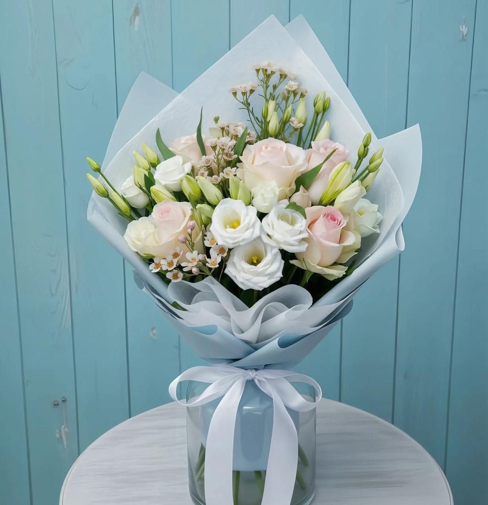 Букет цветов из: Розы и Лизиантусы в Истобном