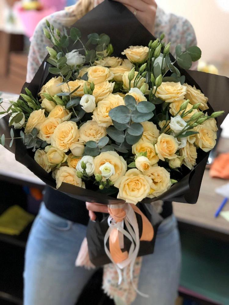 Букет цветов из: Розы и Лизиантусы в Истобном