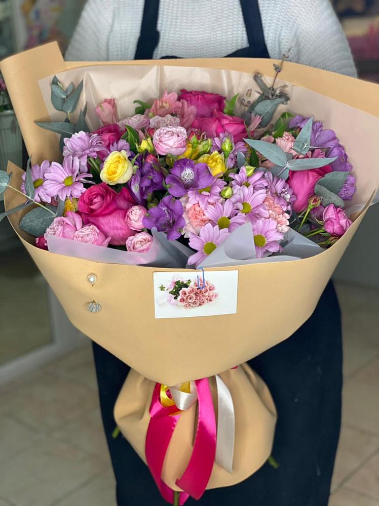 Букет цветов из: Хризантемы, Гвоздики и Альстромерии в Истобном