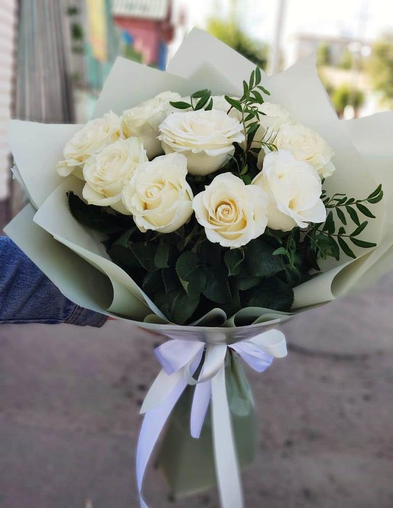 Букет Белые розы Проуд в Истобном