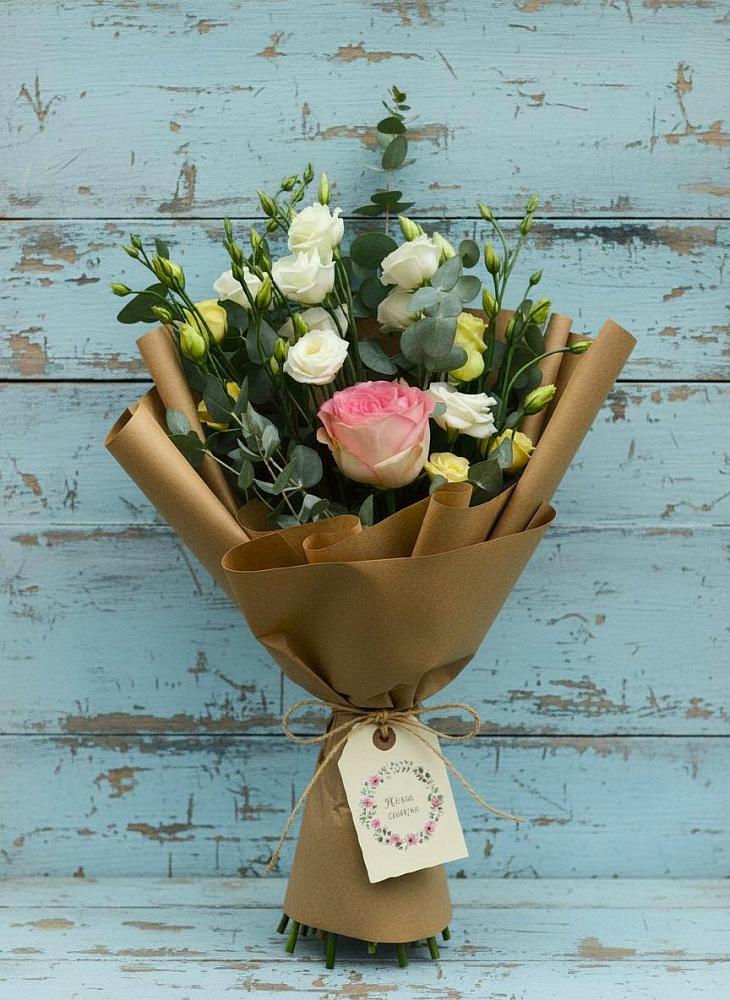 Букет цветов из: Розы и Лизиантусы в Истобном