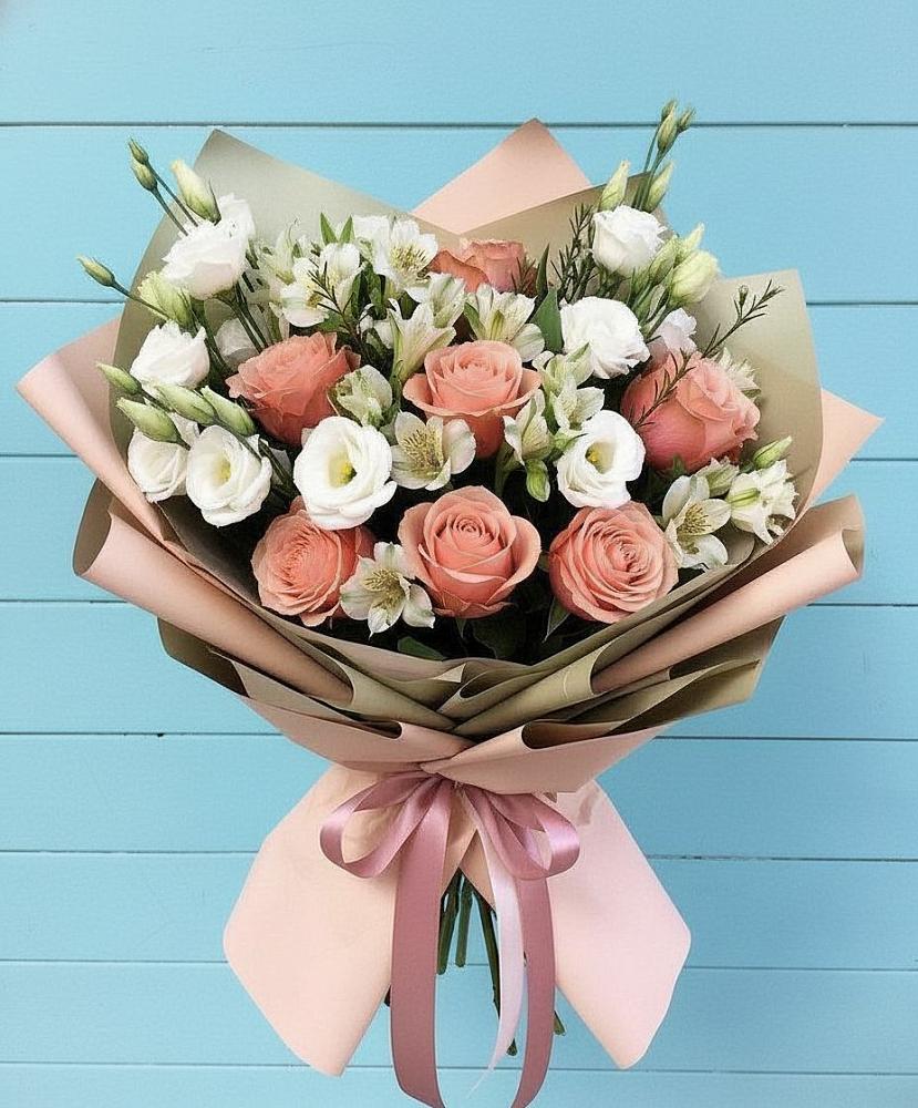 Букет цветов из: Розы, Альстромерии и Лизиантусы в Истобном