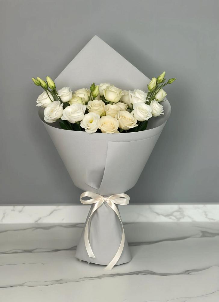 Букет цветов из: Розы и Лизиантусы в Истобном