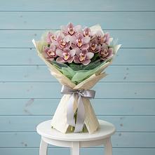 Букет цветов из:  Орхидеи и Розы в Истобном