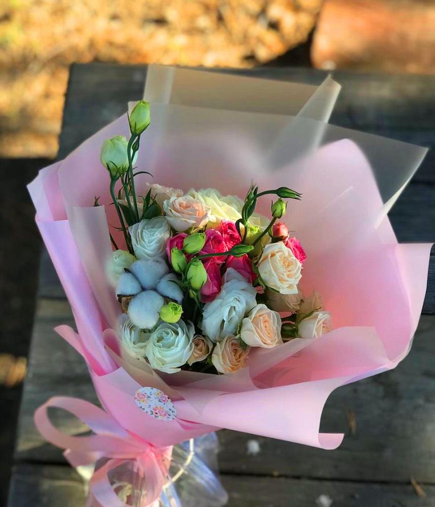 Букет цветов из: Розы и Лизиантусы в Истобном