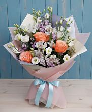 Букет цветов из:  Лизиантусы, Розы, Альстромерии и Гипсофила в Истобном