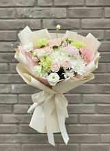 Букет цветов из:  Гвоздики, Розы, Лизиантусы и Хризантемы в Истобном