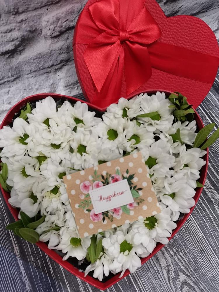 Цветочная композиция из Хризантемы в виде сердца в Истобном