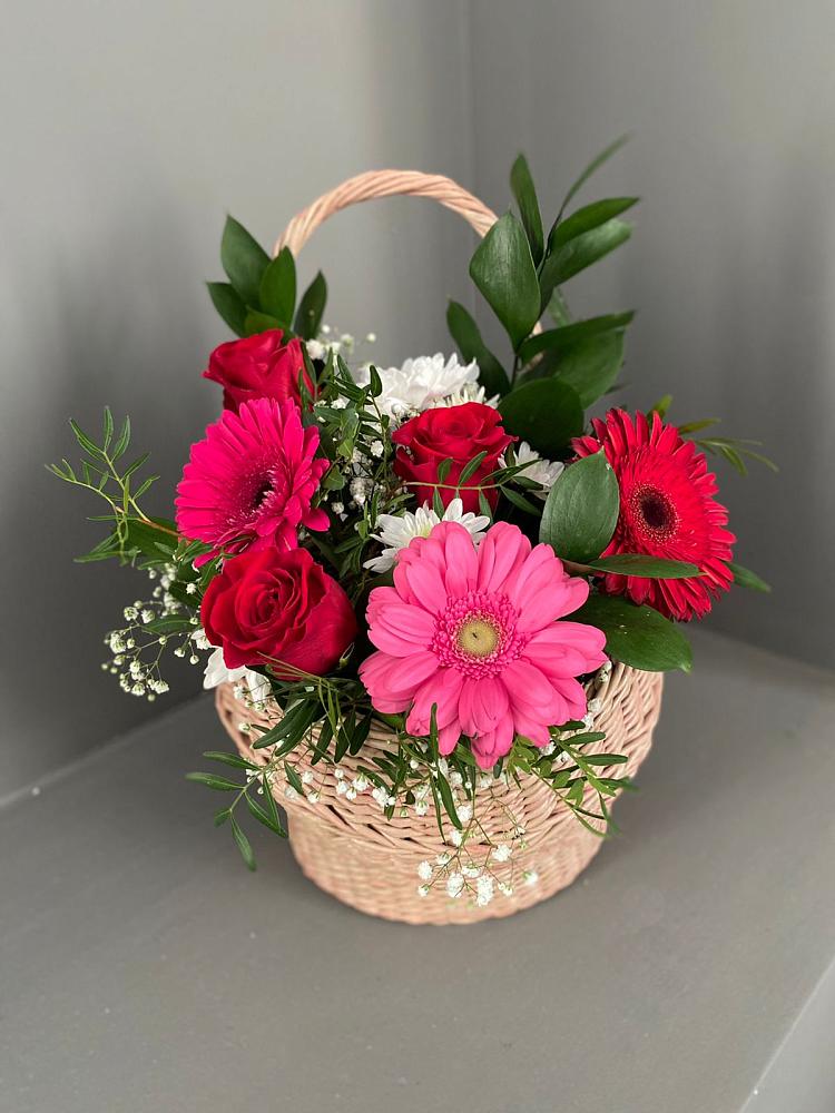 Цветочная композиция из Розы, Хризантемы и Герберы в корзине в Истобном