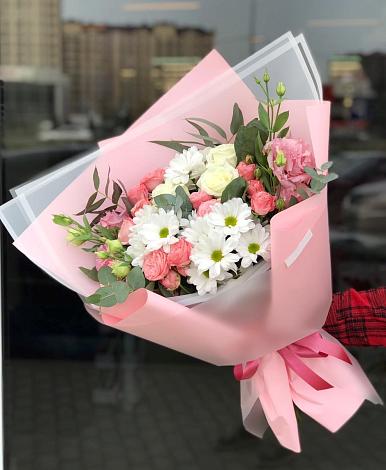 Букет цветов из: Розы, Лизиантусы и Хризантемы в Истобном