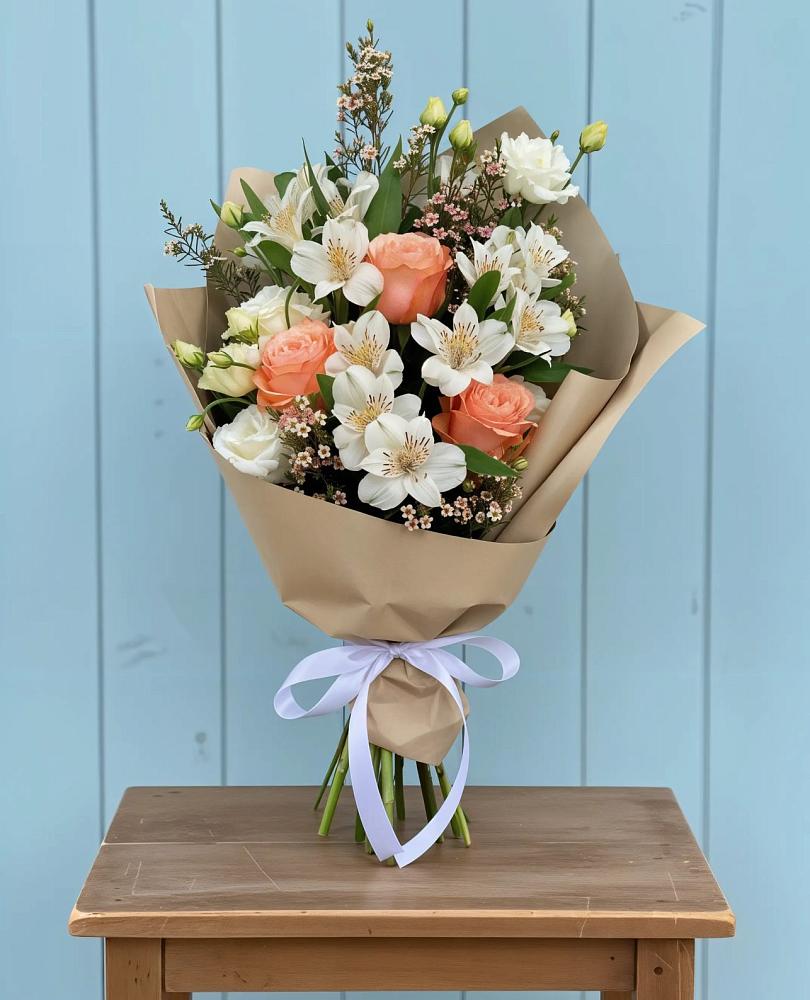 Букет цветов из: Альстромерии, Лизиантусы, Розы и Хризантемы в Истобном